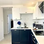 Award Winner Of 2026 &2025 Traveller & Guest Rated Apartment, Two Bedroom, #1 Centres Location, Great 180 Degree Views,balcony , Parking Onsite, Netflix & Wifi Appartement