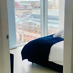 Award Winner Of 2026 &2025 Traveller & Guest Rated Apartment, Two Bedroom, #1 Centres Location, Great 180 Degree Views,balcony , Parking Onsite, Netflix & Wifi * Leeds (West Yorkshire)