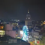 Award Winner Of 2026 &2025 Traveller & Guest Rated Apartment, Two Bedroom, #1 Centres Location, Great 180 Degree Views,balcony , Parking Onsite, Netflix & Wifi Leeds (West Yorkshire)