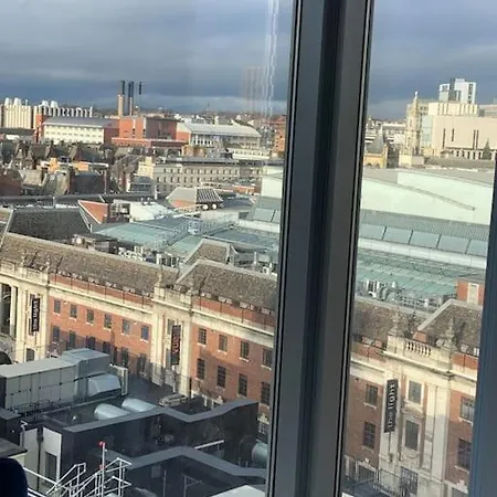 Award Winner Of 2026 &2025 Traveller & Best Guest Rated Apartment, Two Bedroom, #1 Leeds City Centres Most Central Location, Great 180 Degree Views,Balcony , Parking Onsite, Netflix & Wifi