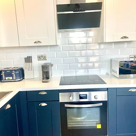 Winners Of 2025 Traveller Award, Elegant Two Bedroom With Netflix & Wifi