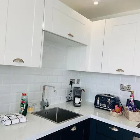 Winners Of 2025 Traveller Award, Elegant Two Bedroom With Netflix & Wifi לידס