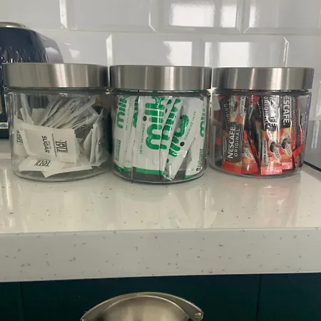 Apartament Award Winner Of 2026 &2025 Traveller & Best Guest Rated Apartment, Two Bedroom, #1 Leeds City Centres Most Central Location, Great 180 Degree Views,Balcony , Parking Onsite, Netflix & Wifi *