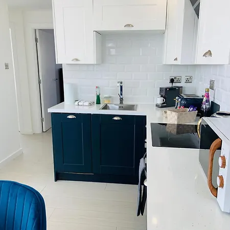 Winners Of 2025 Traveller Award, Elegant Two Bedroom With Netflix & Wifi דירה
