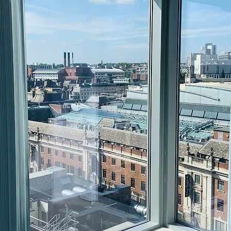 Award Winner Of 2026 &2025 Traveller & Best Guest Rated Apartment, Two Bedroom, #1 Leeds City Centres Most Central Location, Great 180 Degree Views,Balcony , Parking Onsite, Netflix & Wifi Apartament *