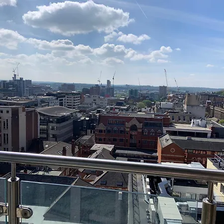 Award Winner Of 2026 &2025 Traveller & Best Guest Rated Apartment, Two Bedroom, #1 Leeds City Centres Most Central Location, Great 180 Degree Views,Balcony , Parking Onsite, Netflix & Wifi *
