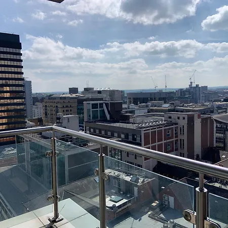 Award Winner Of 2026 &2025 Traveller & Best Guest Rated Apartment, Two Bedroom, #1 Leeds City Centres Most Central Location, Great 180 Degree Views,Balcony , Parking Onsite, Netflix & Wifi *