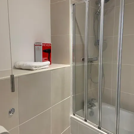 Award Winner Of 2026 &2025 Traveller & Best Guest Rated Apartment, Two Bedroom, #1 Leeds City Centres Most Central Location, Great 180 Degree Views,Balcony , Parking Onsite, Netflix & Wifi *