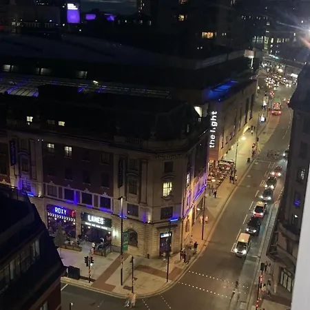 Award Winner Of 2026 &2025 Traveller & Best Guest Rated Apartment, Two Bedroom, #1 Leeds City Centres Most Central Location, Great 180 Degree Views,Balcony , Parking Onsite, Netflix & Wifi *