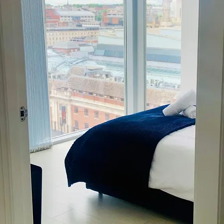 Award Winner Of 2026 &2025 Traveller & Best Guest Rated Apartment, Two Bedroom, #1 Leeds City Centres Most Central Location, Great 180 Degree Views,Balcony , Parking Onsite, Netflix & Wifi * Leeds (West Yorkshire)