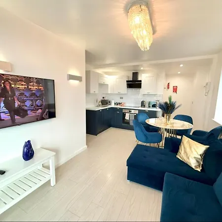 Award Winner Of 2026 &2025 Traveller & Best Guest Rated Apartment, Two Bedroom, #1 Leeds City Centres Most Central Location, Great 180 Degree Views,Balcony , Parking Onsite, Netflix & Wifi Apartament