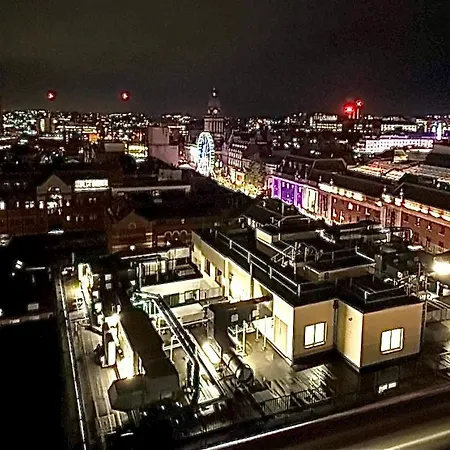 Award Winner Of 2026 &2025 Traveller & Best Guest Rated Apartment, Two Bedroom, #1 Leeds City Centres Most Central Location, Great 180 Degree Views,Balcony , Parking Onsite, Netflix & Wifi