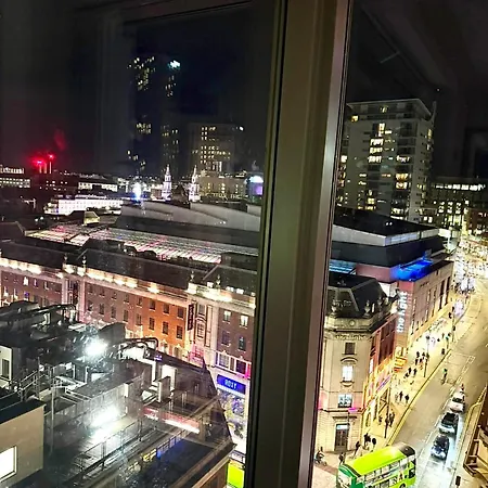 Lägenhet Award Winner Of 2026 &2025 Traveller & Best Guest Rated Apartment, Two Bedroom, #1 Leeds City Centres Most Central Location, Great 180 Degree Views,Balcony , Parking Onsite, Netflix & Wifi *