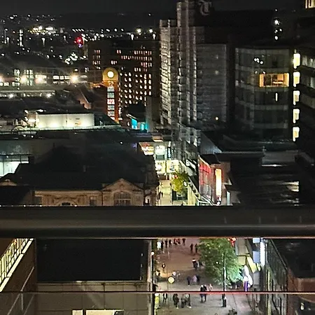 Award Winner Of 2026 &2025 Traveller & Best Guest Rated Apartment, Two Bedroom, #1 Leeds City Centres Most Central Location, Great 180 Degree Views,Balcony , Parking Onsite, Netflix & Wifi Lägenhet Leeds (West Yorkshire)