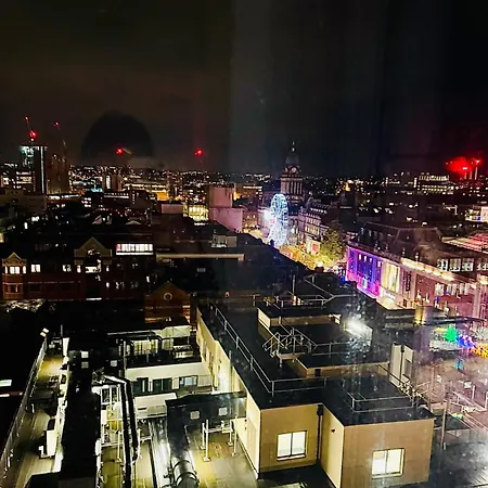 Award Winner Of 2026 &2025 Traveller & Best Guest Rated Apartment, Two Bedroom, #1 Leeds City Centres Most Central Location, Great 180 Degree Views,Balcony , Parking Onsite, Netflix & Wifi Leeds (West Yorkshire)