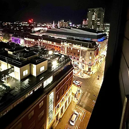 Award Winner Of 2026 &2025 Traveller & Best Guest Rated Apartment, Two Bedroom, #1 Leeds City Centres Most Central Location, Great 180 Degree Views,Balcony , Parking Onsite, Netflix & Wifi * Leeds (West Yorkshire)