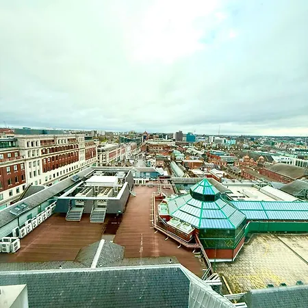 Award Winner Of 2026 &2025 Traveller & Best Guest Rated Apartment, Two Bedroom, #1 Leeds City Centres Most Central Location, Great 180 Degree Views,Balcony , Parking Onsite, Netflix & Wifi Apartament *