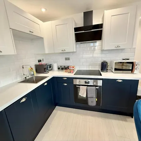 Apartament Award Winner Of 2026 &2025 Traveller & Best Guest Rated Apartment, Two Bedroom, #1 Leeds City Centres Most Central Location, Great 180 Degree Views,Balcony , Parking Onsite, Netflix & Wifi *