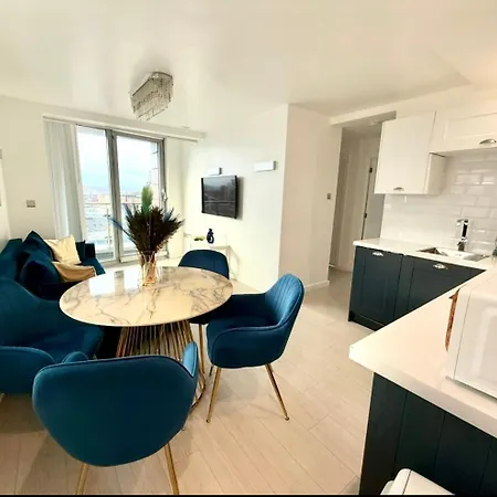 דירה Winners Of 2025 Traveller Award, Elegant Two Bedroom With Netflix & Wifi לידס