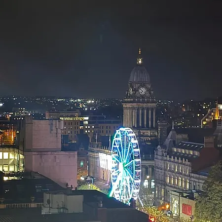 Award Winner Of 2026 &2025 Traveller & Best Guest Rated Apartment, Two Bedroom, #1 Leeds City Centres Most Central Location, Great 180 Degree Views,Balcony , Parking Onsite, Netflix & Wifi Leeds (West Yorkshire)