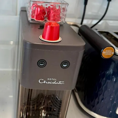 Award Winner Of 2026 &2025 Traveller & Best Guest Rated Apartment, Two Bedroom, #1 Leeds City Centres Most Central Location, Great 180 Degree Views,Balcony , Parking Onsite, Netflix & Wifi * Leeds (West Yorkshire)