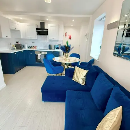 דירה Winners Of 2025 Traveller Award, Elegant Two Bedroom With Netflix & Wifi לידס
