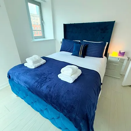 Award Winner Of 2026 &2025 Traveller & Best Guest Rated Apartment, Two Bedroom, #1 Leeds City Centres Most Central Location, Great 180 Degree Views,Balcony , Parking Onsite, Netflix & Wifi Lägenhet Leeds (West Yorkshire)