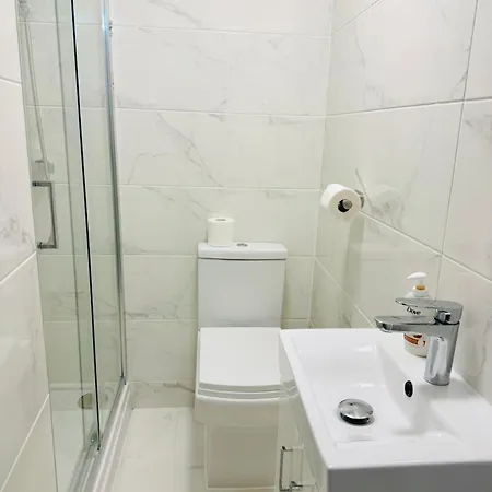 דירה Winners Of 2025 Traveller Award, Elegant Two Bedroom With Netflix & Wifi לידס
