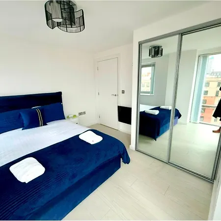 Winners Of 2025 Traveller Award, Elegant Two Bedroom With Netflix & Wifi דירה