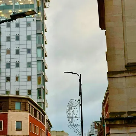 Appartamento Award Winner Of 2026 &2025 Traveller & Best Guest Rated Apartment, Two Bedroom, #1 Leeds City Centres Most Central Location, Great 180 Degree Views,Balcony , Parking Onsite, Netflix & Wifi