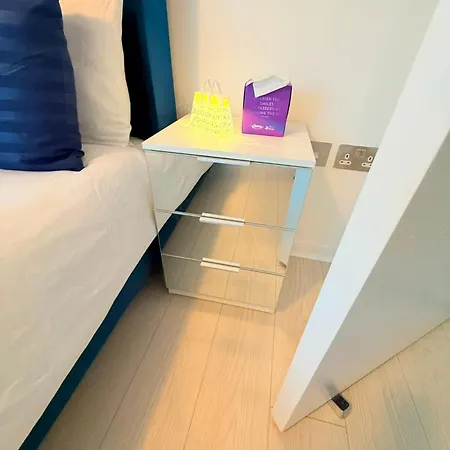 Lägenhet Award Winner Of 2026 &2025 Traveller & Best Guest Rated Apartment, Two Bedroom, #1 Leeds City Centres Most Central Location, Great 180 Degree Views,Balcony , Parking Onsite, Netflix & Wifi