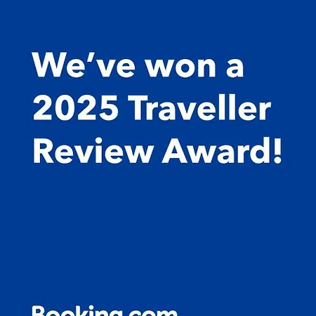 Winners Of 2025 Traveller Award, Elegant Two Bedroom With Netflix & Wifi לידס