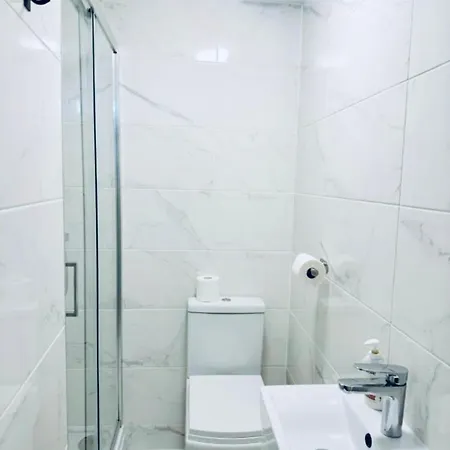 Award Winner Of 2026 &2025 Traveller & Guest Rated Apartment, Two Bedroom, #1 Centres Location, Great 180 Degree Views,balcony , Parking Onsite, Netflix & Wifi Leeds (West Yorkshire)