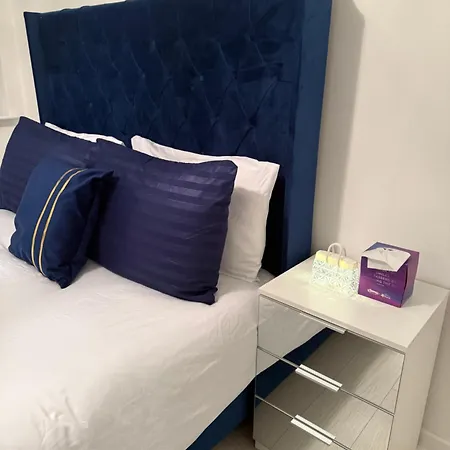 Lägenhet Award Winner Of 2026 &2025 Traveller & Best Guest Rated Apartment, Two Bedroom, #1 Leeds City Centres Most Central Location, Great 180 Degree Views,Balcony , Parking Onsite, Netflix & Wifi *