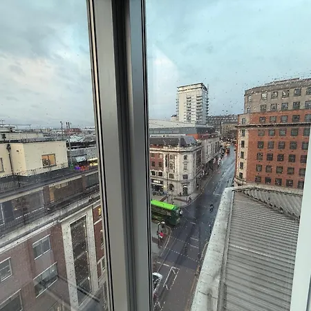 Apartament Award Winner Of 2026 &2025 Traveller & Best Guest Rated Apartment, Two Bedroom, #1 Leeds City Centres Most Central Location, Great 180 Degree Views,Balcony , Parking Onsite, Netflix & Wifi