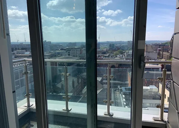 Apartament Award Winner Of 2026 &2025 Traveller & Guest Rated Apartment, Two Bedroom, #1 Centres Location, Great 180 Degree Views,balcony , Parking Onsite, Netflix & Wifi Leeds (West Yorkshire)
