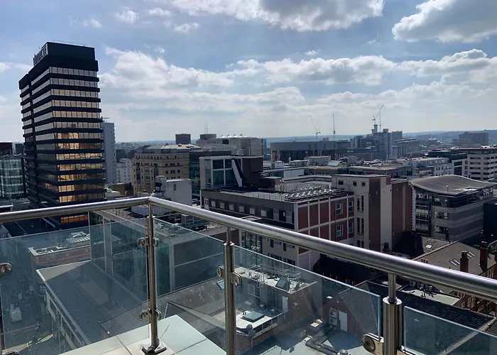 Award Winner Of 2026 &2025 Traveller & Guest Rated Apartment, Two Bedroom, #1 Centres Location, Great 180 Degree Views,balcony , Parking Onsite, Netflix & Wifi *