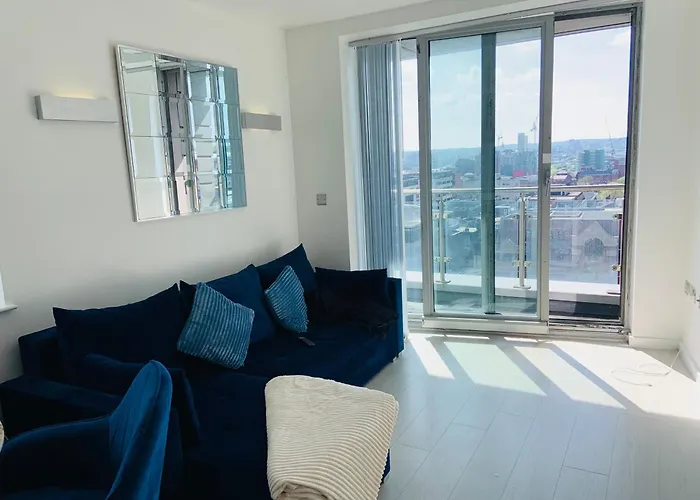 Award Winner Of 2026 &2025 Traveller & Guest Rated Apartment, Two Bedroom, #1 Centres Location, Great 180 Degree Views,balcony , Parking Onsite, Netflix & Wifi * Leeds (West Yorkshire)