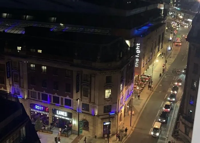 Award Winner Of 2026 &2025 Traveller & Guest Rated Apartment, Two Bedroom, #1 Centres Location, Great 180 Degree Views,balcony , Parking Onsite, Netflix & Wifi *