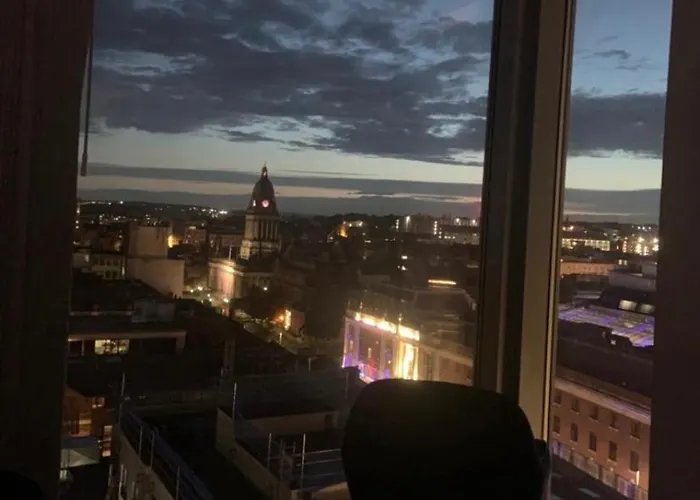 Apartament Award Winner Of 2026 &2025 Traveller & Guest Rated Apartment, Two Bedroom, #1 Centres Location, Great 180 Degree Views,balcony , Parking Onsite, Netflix & Wifi Leeds (West Yorkshire)