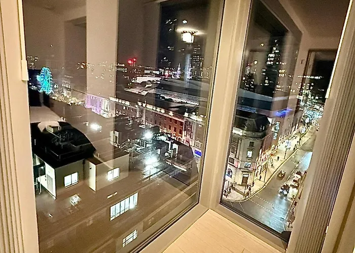 Award Winner Of 2026 &2025 Traveller & Guest Rated Apartment, Two Bedroom, #1 Centres Location, Great 180 Degree Views,balcony , Parking Onsite, Netflix & Wifi 公寓