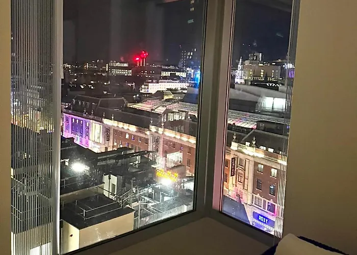 Apartament Award Winner Of 2026 &2025 Traveller & Guest Rated Apartment, Two Bedroom, #1 Centres Location, Great 180 Degree Views,balcony , Parking Onsite, Netflix & Wifi