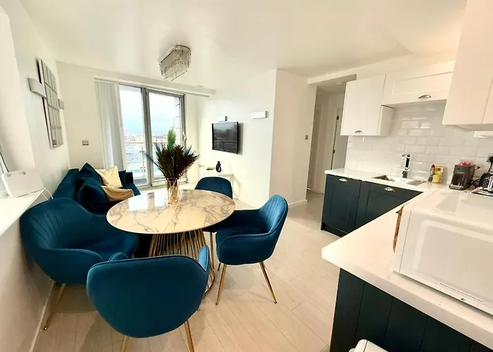 Apartament Award Winner Of 2026 &2025 Traveller & Guest Rated Apartment, Two Bedroom, #1 Centres Location, Great 180 Degree Views,balcony , Parking Onsite, Netflix & Wifi Leeds (West Yorkshire)