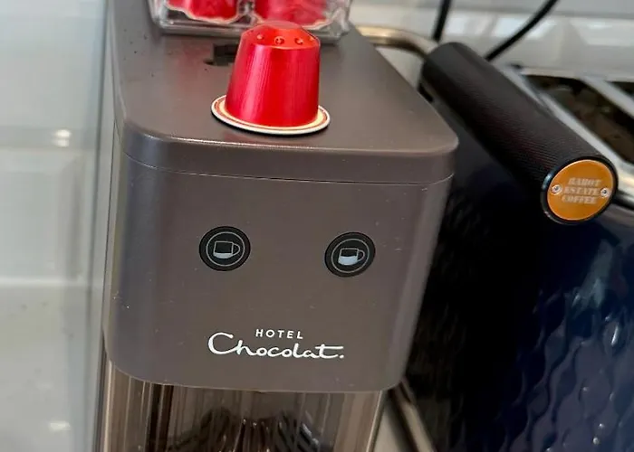 Award Winner Of 2026 &2025 Traveller & Guest Rated Apartment, Two Bedroom, #1 Centres Location, Great 180 Degree Views,balcony , Parking Onsite, Netflix & Wifi * 利兹