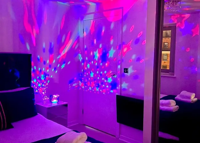 Award Winner Of 2026 &2025 Traveller & Guest Rated Apartment, Two Bedroom, #1 Centres Location, Great 180 Degree Views,balcony , Parking Onsite, Netflix & Wifi 利兹