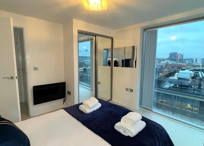 Award Winner Of 2026 &2025 Traveller & Guest Rated Apartment, Two Bedroom, #1 Centres Location, Great 180 Degree Views,balcony , Parking Onsite, Netflix & Wifi Leeds (West Yorkshire)