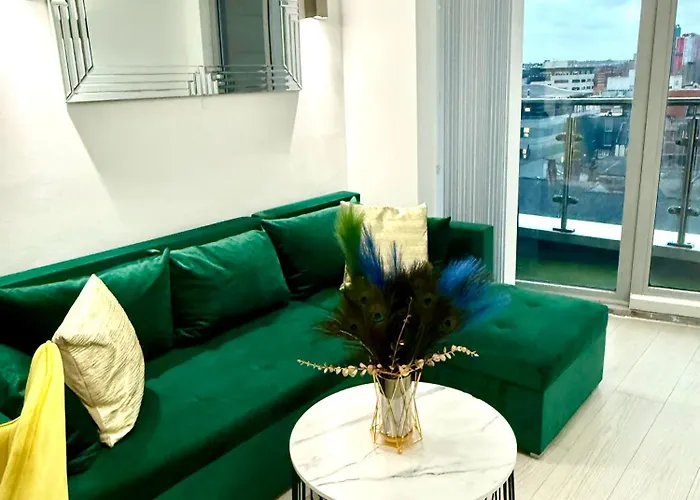 Award Winner Of 2026 &2025 Traveller & Guest Rated Apartment, Two Bedroom, #1 Centres Location, Great 180 Degree Views,balcony , Parking Onsite, Netflix & Wifi * Leeds (West Yorkshire)