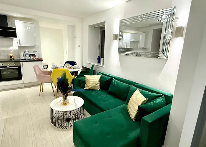 Award Winner Of 2026 &2025 Traveller & Guest Rated Apartment, Two Bedroom, #1 Centres Location, Great 180 Degree Views,balcony , Parking Onsite, Netflix & Wifi 公寓 利兹