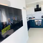 Lägenhet Award Winner Of 2026 &2025 Traveller & Guest Rated Apartment, Two Bedroom, #1 Centres Location, Great 180 Degree Views,balcony , Parking Onsite, Netflix & Wifi *