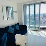 Award Winner Of 2026 &2025 Traveller & Guest Rated Apartment, Two Bedroom, #1 Centres Location, Great 180 Degree Views,balcony , Parking Onsite, Netflix & Wifi * Leeds (West Yorkshire)